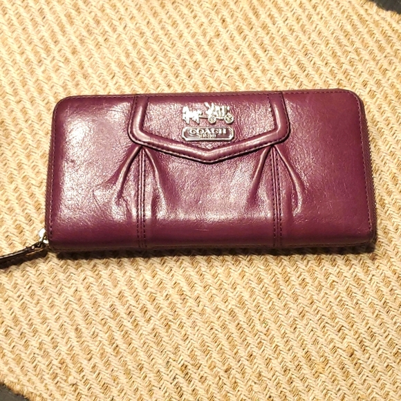 Coach Handbags - Coach horse and carriage pleated leather wallet